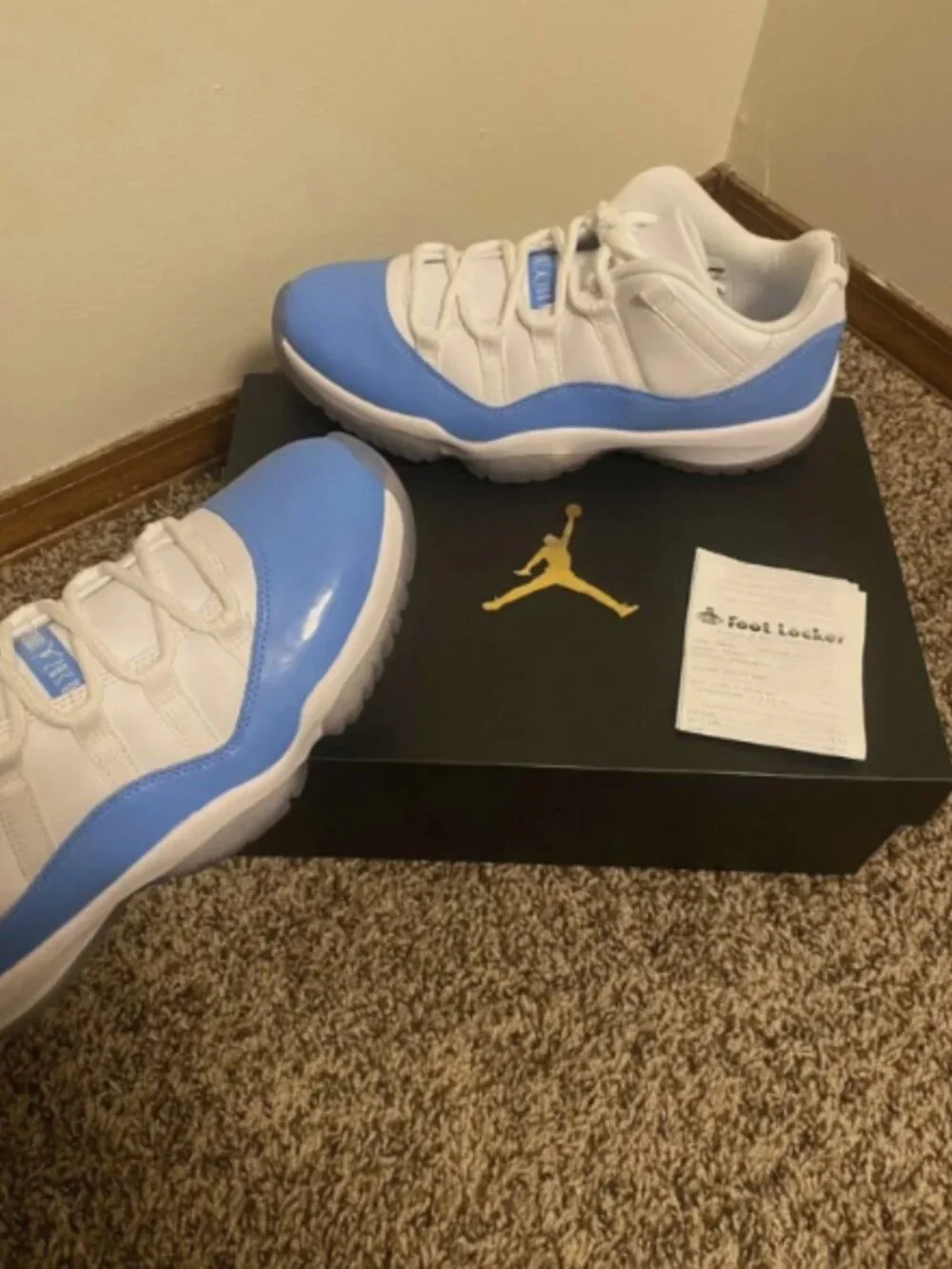 Jordan 11 Retro Low University Blue UNC